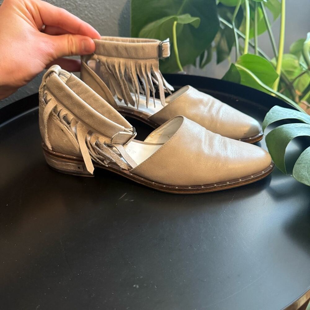 Freda Salvador Dash Fringe D'Orsay Flat Size 6.5
